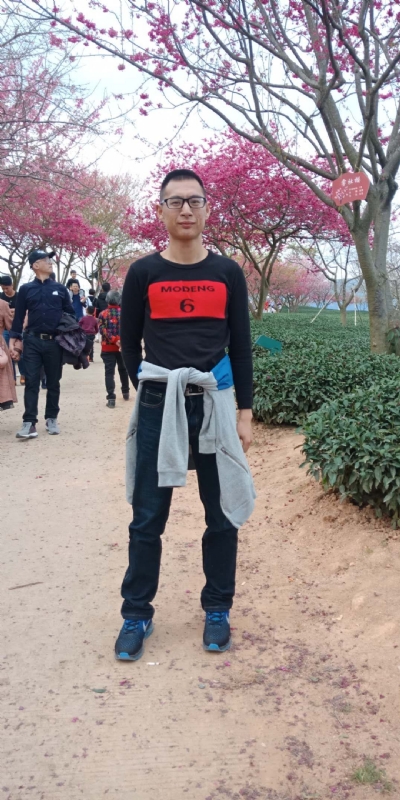 小梁的第一张照片--晋江婚介网
