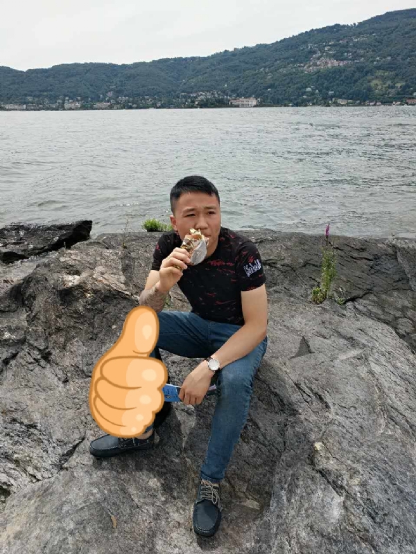 绚烂背后的平淡的第一张照片--晋江婚介网