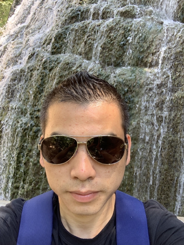 高兴的第二张照片--晋江婚介网