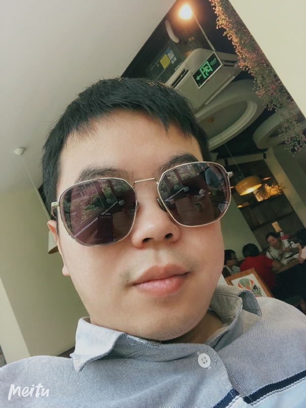 月台等路人的第一张照片--晋江婚介网