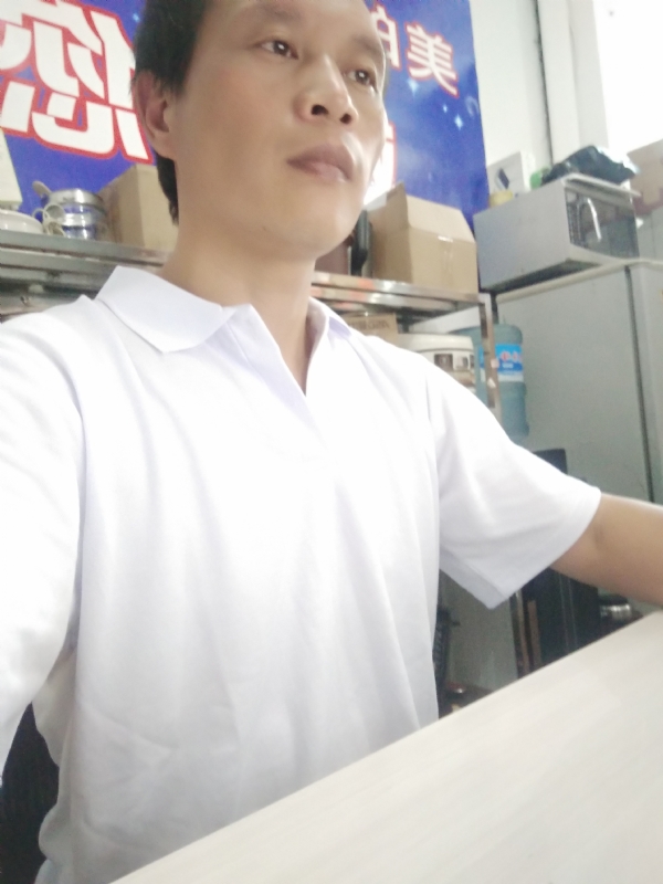 深蓝色的海的第一张照片--晋江婚介网