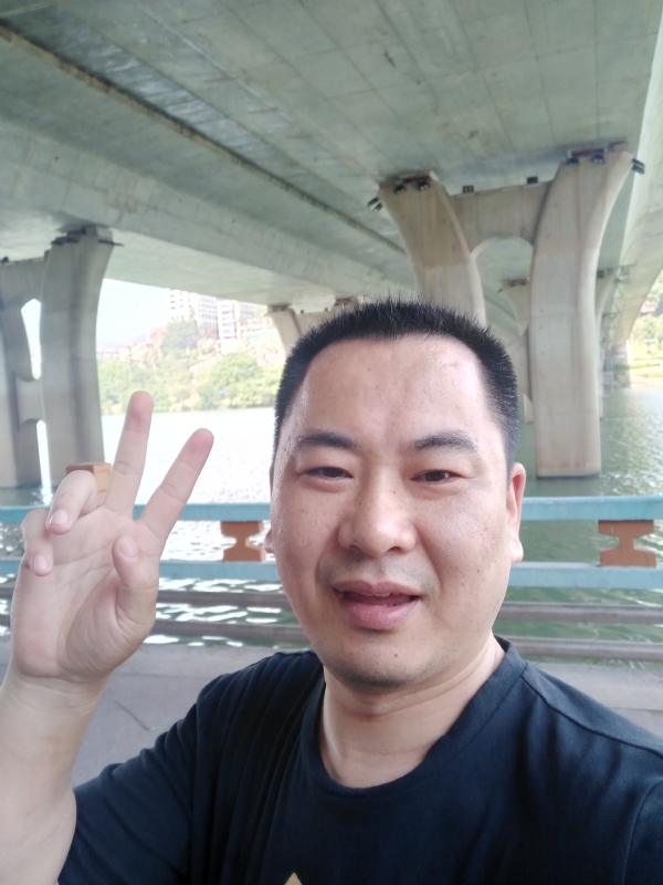 上人的第一张照片--晋江婚介网